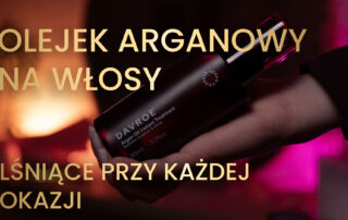 Naturalny olejek arganowy w szklanej butelce.